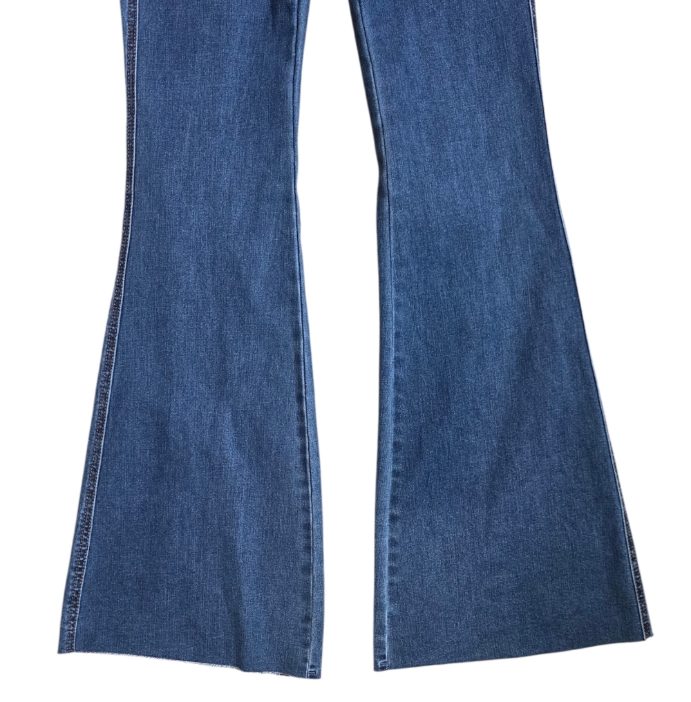 Judy Blue Medium Blue High Waisted Flare Jeans Raw Hem Size 1/25 NWT - Picture 4 of 10
